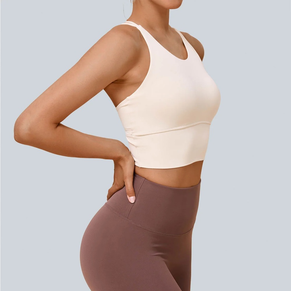 Berlook Activewear Off White Cut Out Twist Sports Bra - Picture 3 of 6